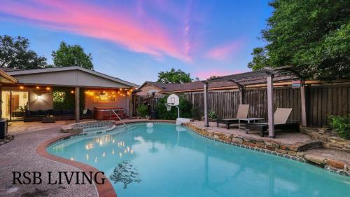 Πισίνα στο ή κοντά στο Amazing 4BR 2Bath Home w Hot Tub Pool & Game Room