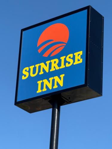 a sign for the sun rise inn at SUNRiSE INN in Greenwood