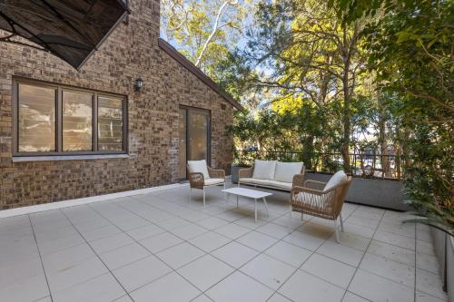 Kawasan patio atau luaran di Stylish 3-Bed Newport Stay with Balcony