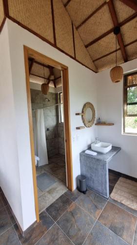 a bathroom with a sink and a shower at Villa Agualimpia in Puerto Ángel