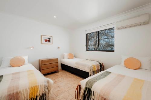 a bedroom with two beds and a window at The Cudgee at Mudgee in Mudgee
