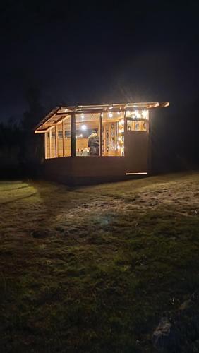 Das Gebäude in dem sich die Zelt-Lodge befindet