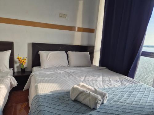Cama o camas de una habitación en 13pax GLORY EXECUTIVE SUITE 3R3B, DOORSTEP BEACH, POOL, BBQ, Wifi, 50"TV