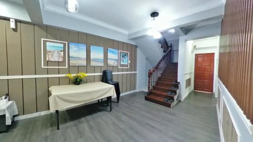 Imagen de la galería de 13pax GLORY EXECUTIVE SUITE 3R3B, DOORSTEP BEACH, POOL, BBQ, Wifi, 50"TV, en Port Dickson