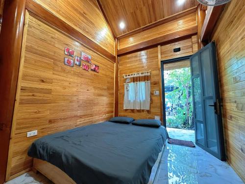 Letto o letti in una camera di Góc Nhà Rông Homestay Măng Đen