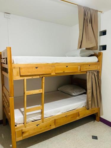 a bunk bed in a room with a bunk bedutenewayewayangering at Casa Almanik Hostel in Medellín