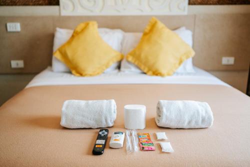 Ένα ή περισσότερα κρεβάτια σε δωμάτιο στο Villa Rosita Hotel Naga City by RedDoorz