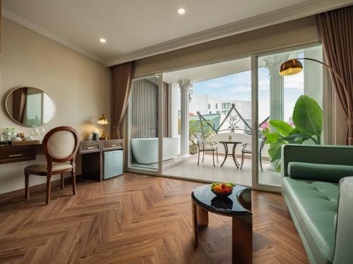 Χώρος καθιστικού στο Hanoi Splendid Premium Hotel