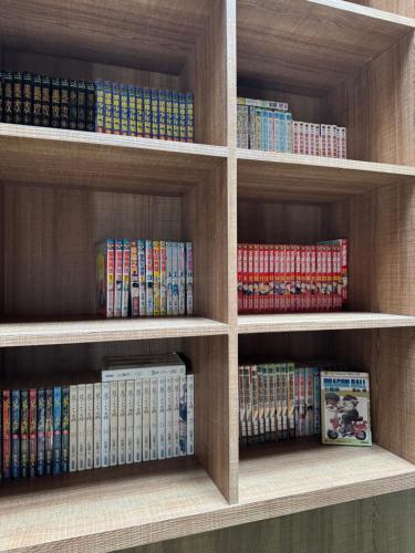 a book shelf filled with lots of dvds at 慶東雙包棟招待所 兩棟可選擇包層包棟 可住4-70人 團體聚會首選 in Tainan
