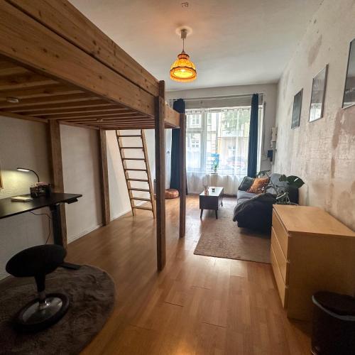 Posezení v ubytování Bright & Spacious Room in vibrant Friedrichshain