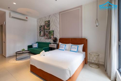 a bedroom with a bed and a green couch at Paxtonz Empire City Damansara Petaling Jaya by Dream Inn in Petaling Jaya