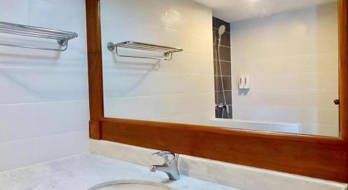 Ένα μπάνιο στο The Impress Nan Hotel