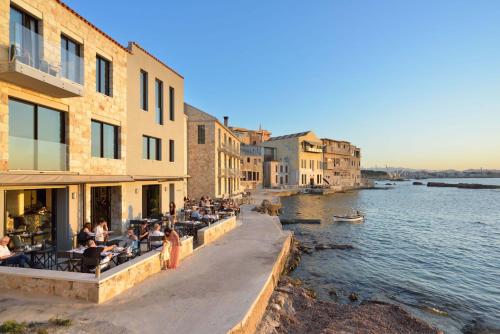 Artemis Luxury Home