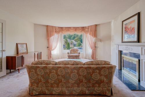 a living room with a couch and a fireplace at The Coastal Garden Retreat in Delta