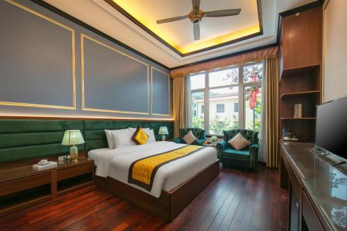 a hotel room with a bed and a television at Royal Hotel & Spa Bắc Ninh in Ðồng Ky