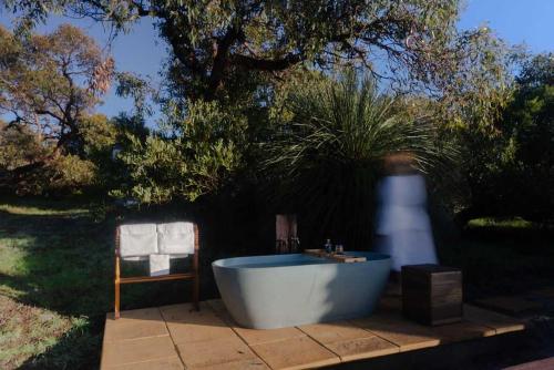 Taman di luar Luxury Couples Hideaway by the Sea