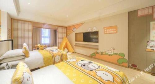 Ένα ή περισσότερα κρεβάτια σε δωμάτιο στο The Hotel V Nanjing Confucius Temple
