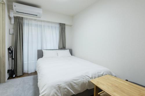 Una cama o camas en una habitación de リベール博多駅前505