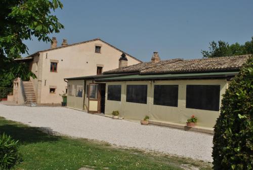 an external view of a house and a building at Agriturismo Oasi Belvedere in Monte San Pietrangeli