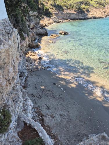 an aerial view of a beach with the water at Vista Mare in Kámpos