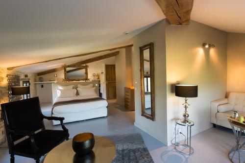 Hôtel La Maison de Crillonにあるベッド