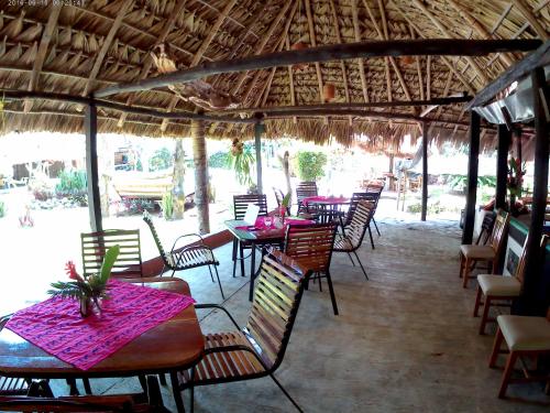 Hotel Cabañas Safariにあるレストランまたは飲食店