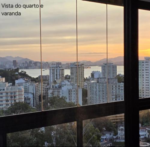 ニテロイにあるGold Sunset com vista mar - Icaraíの窓からの街の景色