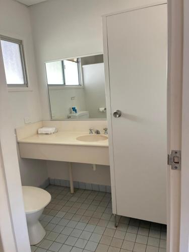 Bilik mandi di Ironbark Inn