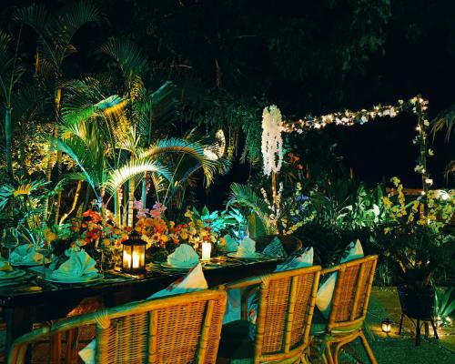 Κήπος έξω από το Hibiscus Garden Resort