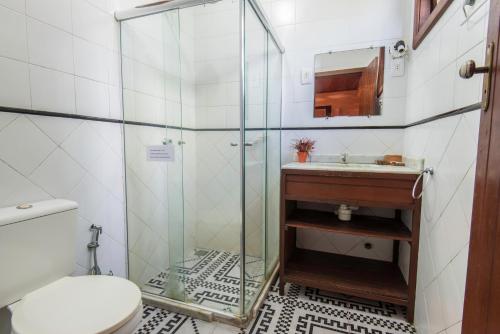 a glass shower in a bathroom with a sink at Pousada Boutique Recanto Do Encanto - GAMBOA - Morro de São Paulo in Morro de São Paulo