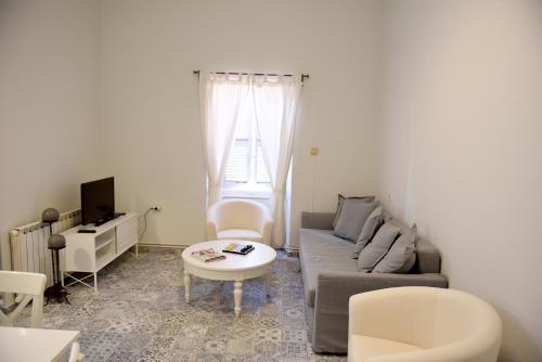 Gallery image of Kalogiannis Apartments (AcquaBlue & SunnyShades) in Hydra