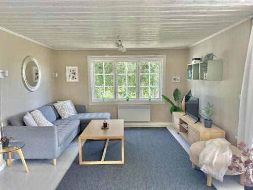 a living room with a couch and a table at Panoramablick - Meer - Familien - Remote Work in Fjällbacka