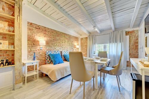 Kamienica Gdynia hotelowe komfortowe łóżka, plaża Orłowo molo