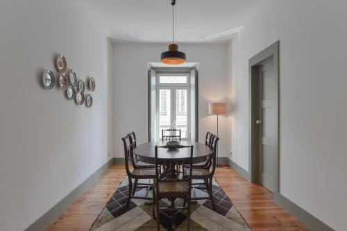 a dining room with a table and chairs at Jardim do Embaixador Apartments by LovelyStay in Lisbon