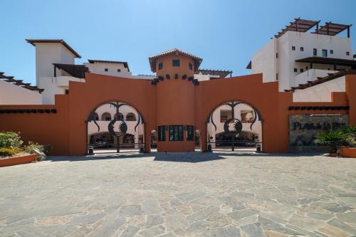 a building in the middle of a courtyard at Playa de La Paz by Lumina in La Paz