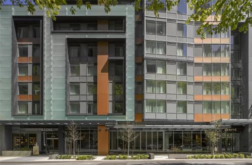an external view of a building at The Sound Hotel Seattle Belltown, Tapestry Collection in Seattle