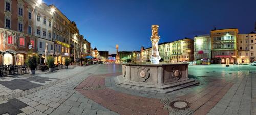 a statue in the middle of a city street at night at Best Western Hotel Spinnerei Linz in Linz