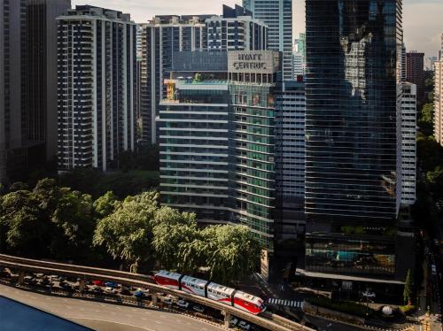 Pemandangan umum bagi Kuala Lumpur atau pemandangan bandar yang diambil dari hotel