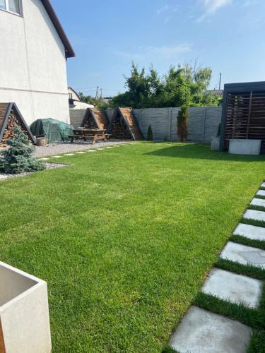 a backyard with a lawn and a fence at вулиця 8-го Березня Апартаменты in Myrhorod