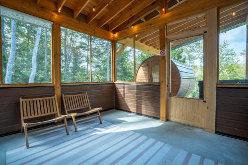 Balkoni atau teres di Spa and Sauna - Le Van Gogh
