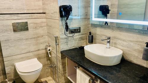 Bilik mandi di HOTEL DIAMOND RESIDENCY - Vijay Nagar INDORE