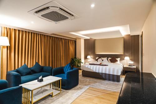 Area tempat duduk di Siddhartha Hotel Damauli