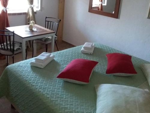 Apartment Mir - Studio Apartment with Garden View