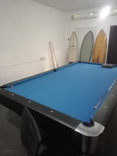 Biliár nebo kulečník v ubytování Suninn hostel and surf school