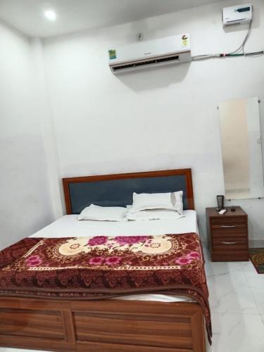 Postel nebo postele na pokoji v ubytování Somnath guesthouse Inn