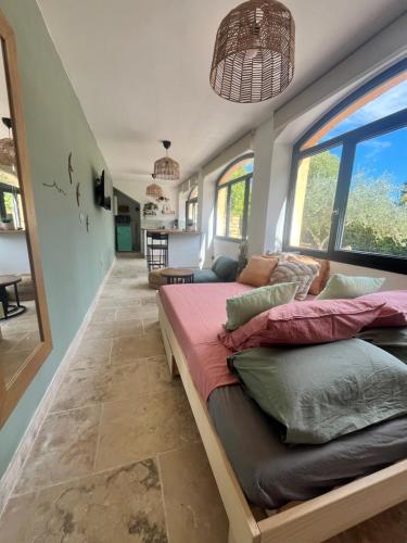 Aix-en-Provence, Cosy studio au calme de la campagne avec Spa et Clim
