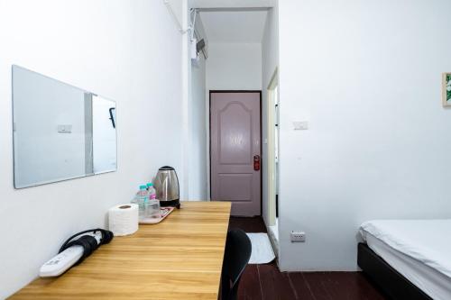 Postel nebo postele na pokoji v ubytování GO INN Siriraj BKK - โกอินน์ โรงพยาบาล ศิริราช
