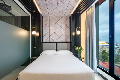 a bedroom with a bed and a large window at Hotel Puerto de la Luz by Pierre & Vacances in Las Palmas de Gran Canaria