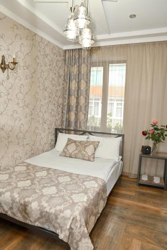 a bedroom with a bed and a chandelier at Har-Mar Hotel in Goris