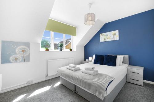 Postel nebo postele na pokoji v ubytování Modern One Bedroom House, Welsh Harp